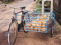 Prototype de bicyclette  side-car au Sri Lanka / Upali Pannilage